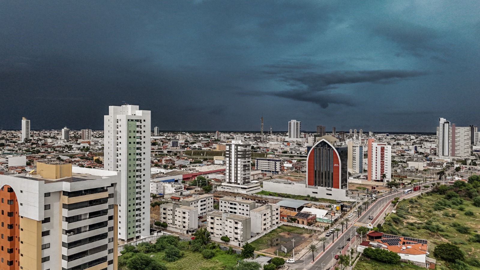 Prefeitura de Petrolina reforça orientações para o período de chuva