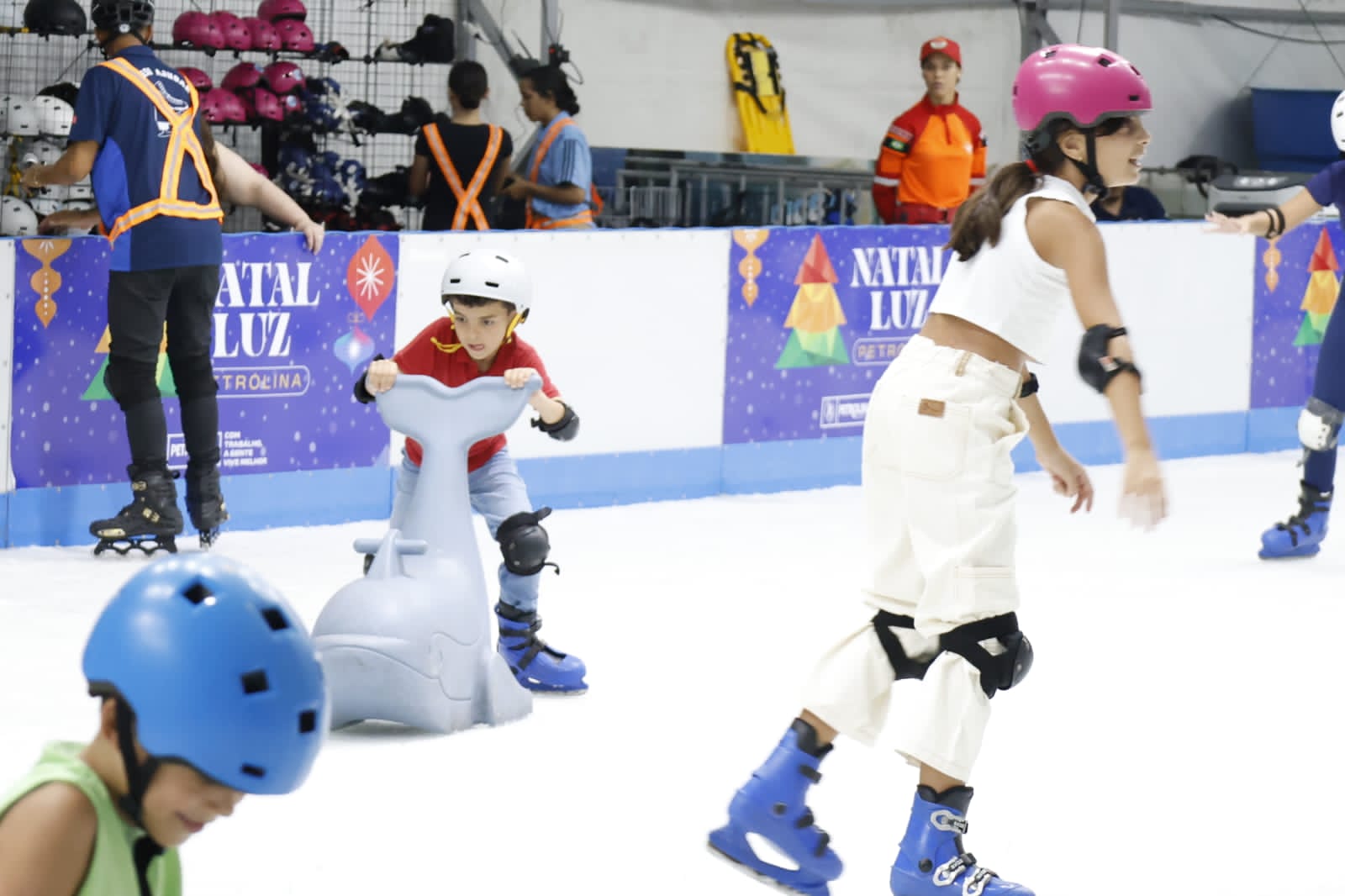 Pista de Patinação no Gelo em Petrolina continua com acesso gratuito ao público