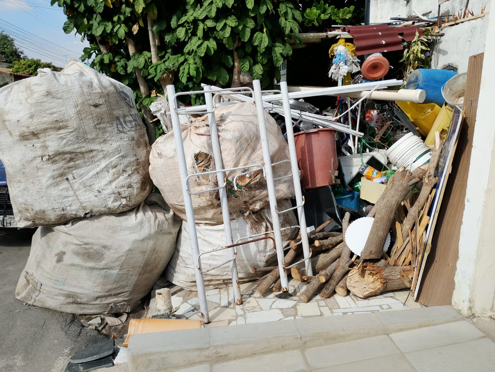 Petrolina + Limpa: Prefeitura fortalece fiscalização contra descarte irregular e ocupação indevida de espaços públicos