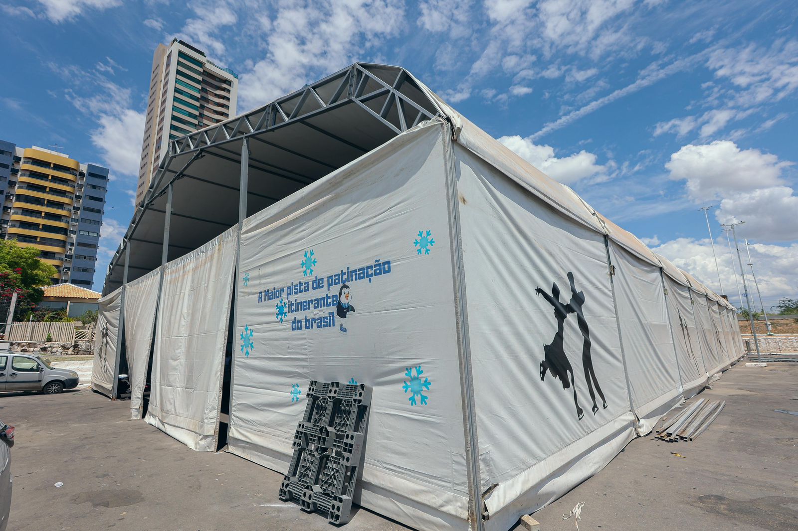 Prefeitura de Petrolina leva estudantes da rede municipal para pista de patinação no gelo