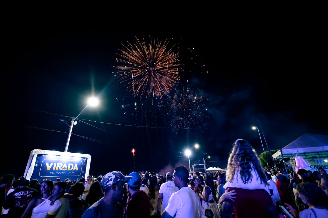 Virada Petrolina 2026 reúne multidão na Orla com show de luzes e música às margens do Velho Chico