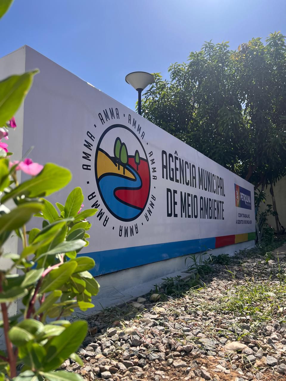 Prefeitura de Petrolina alerta: queimadas urbanas são proibidas e colocam a saúde e o meio ambiente em risco