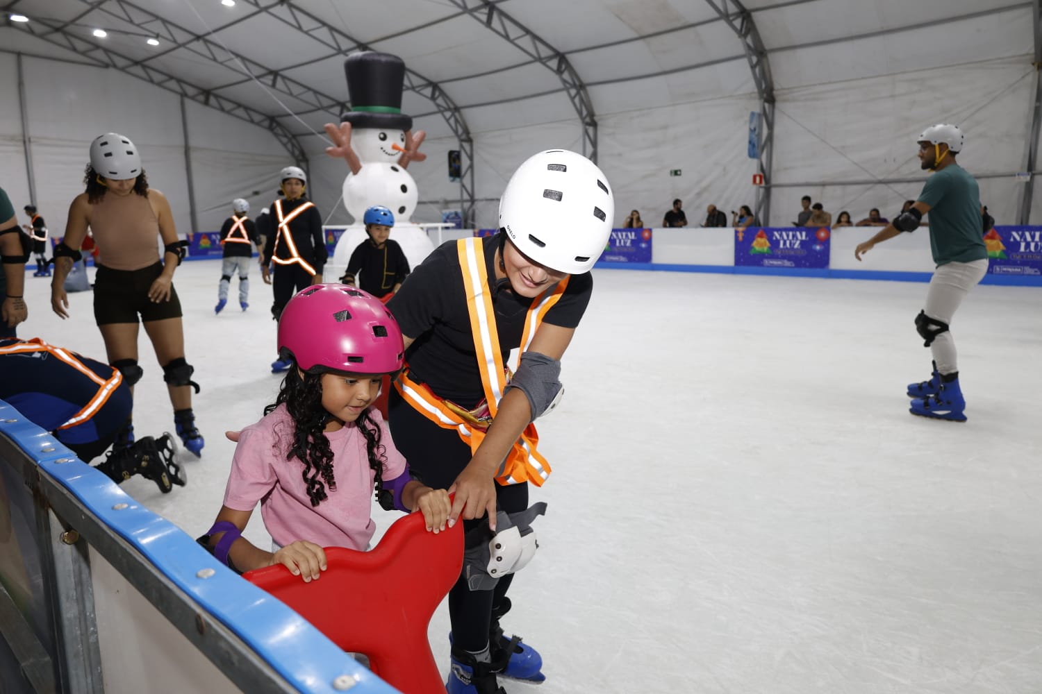 Pista de Patinação no Gelo em Petrolina segue com entrada gratuita até 6 de fevereiro