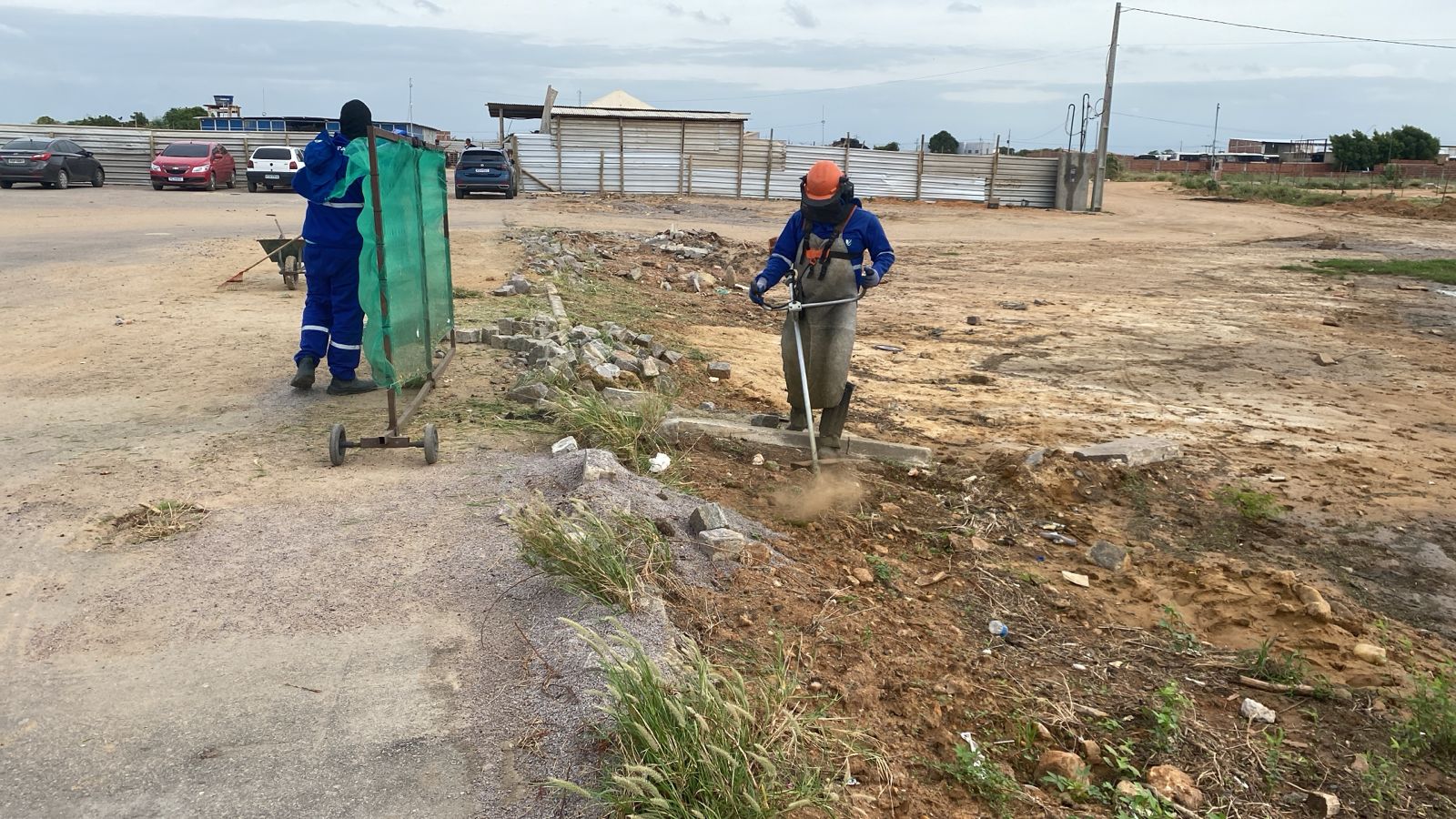 Prefeitura de Petrolina realiza ações de limpeza em preparação para eventos históricos nos bairros José e Maria e Cosme e Damião