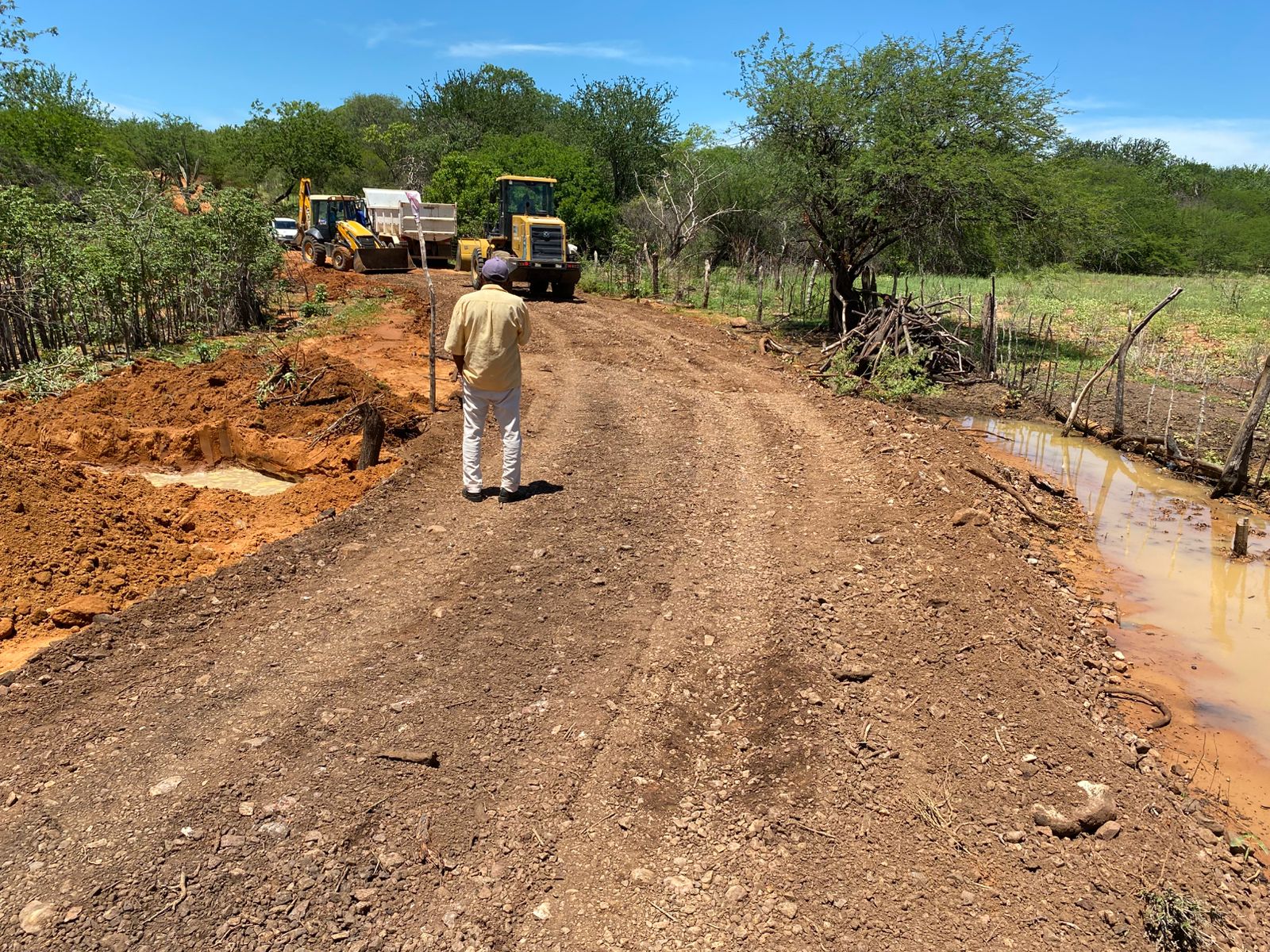 Prefeitura de Petrolina realiza melhorias de estradas da zona rural após chuvas