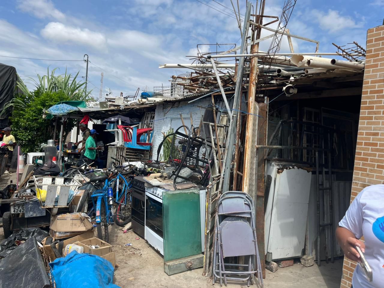 Programa Petrolina + Limpa desenvolve ação integrada no bairro Ouro Preto