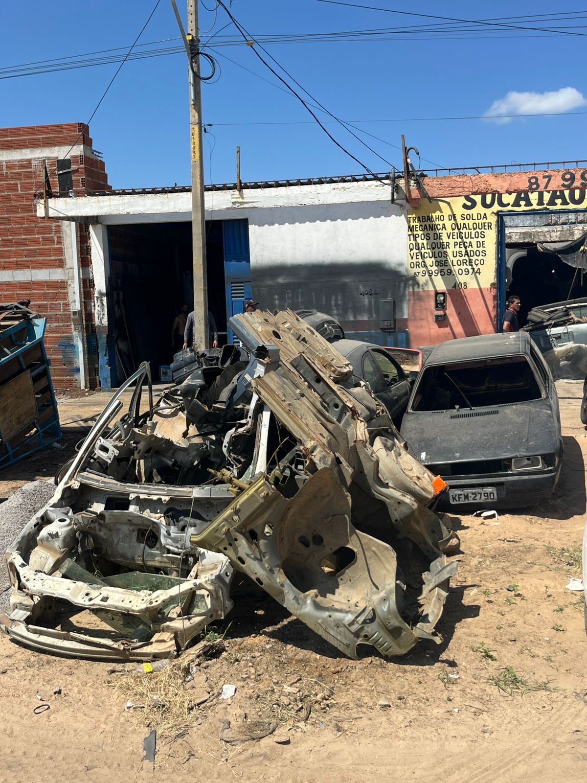Operação Petrolina + Limpa notifica estabelecimentos e veículos irregulares no bairro Cosme e Damião