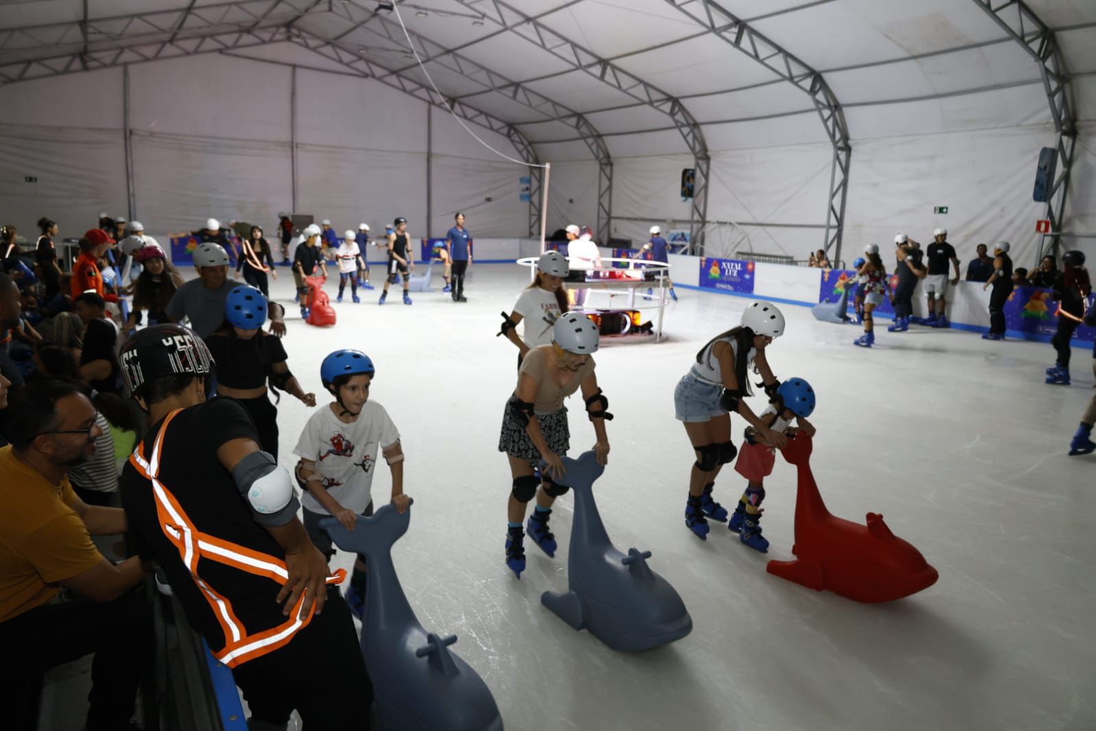 Pista de patinação no gelo leva experiência inédita, inclusão social e movimenta economia em Petrolina