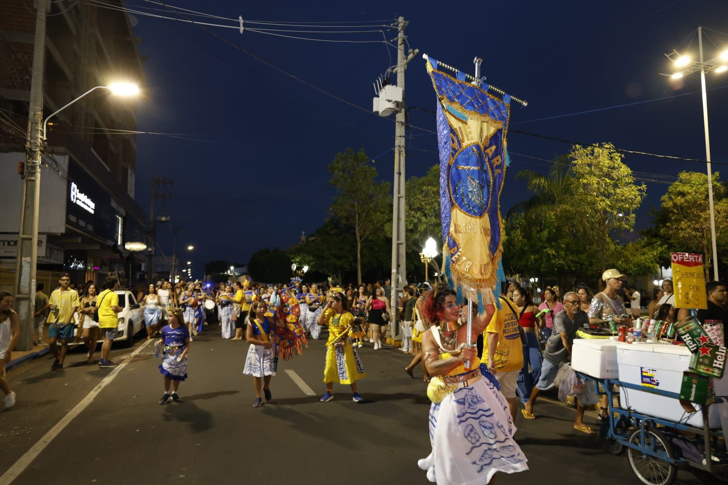 Prévias carnavalescas movimentam Petrolina e reúnem foliões de diferentes gerações