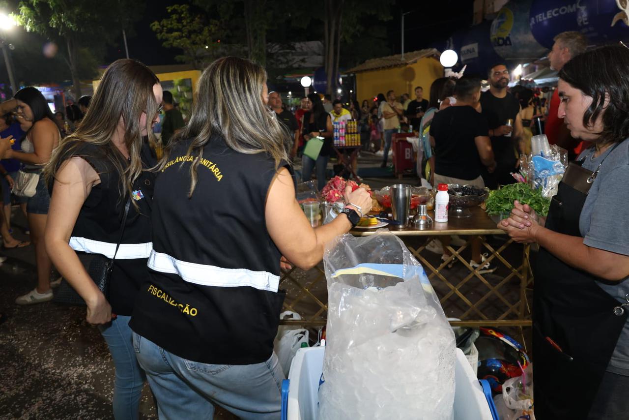 Vigilância Sanitária marca presença no Carnaval de Petrolina e reforça cuidados com alimentos e bebidas