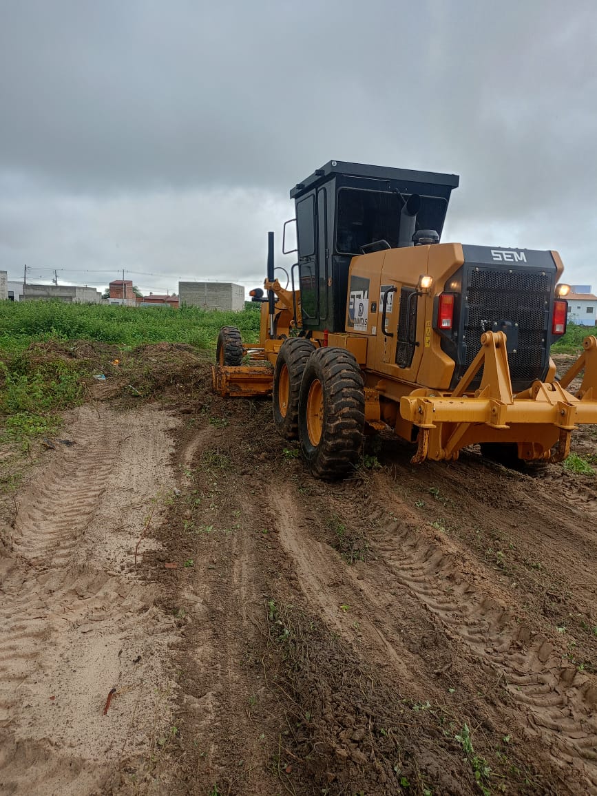 Prefeitura de Petrolina trabalha por toda a cidade para minimizar os efeitos da chuva