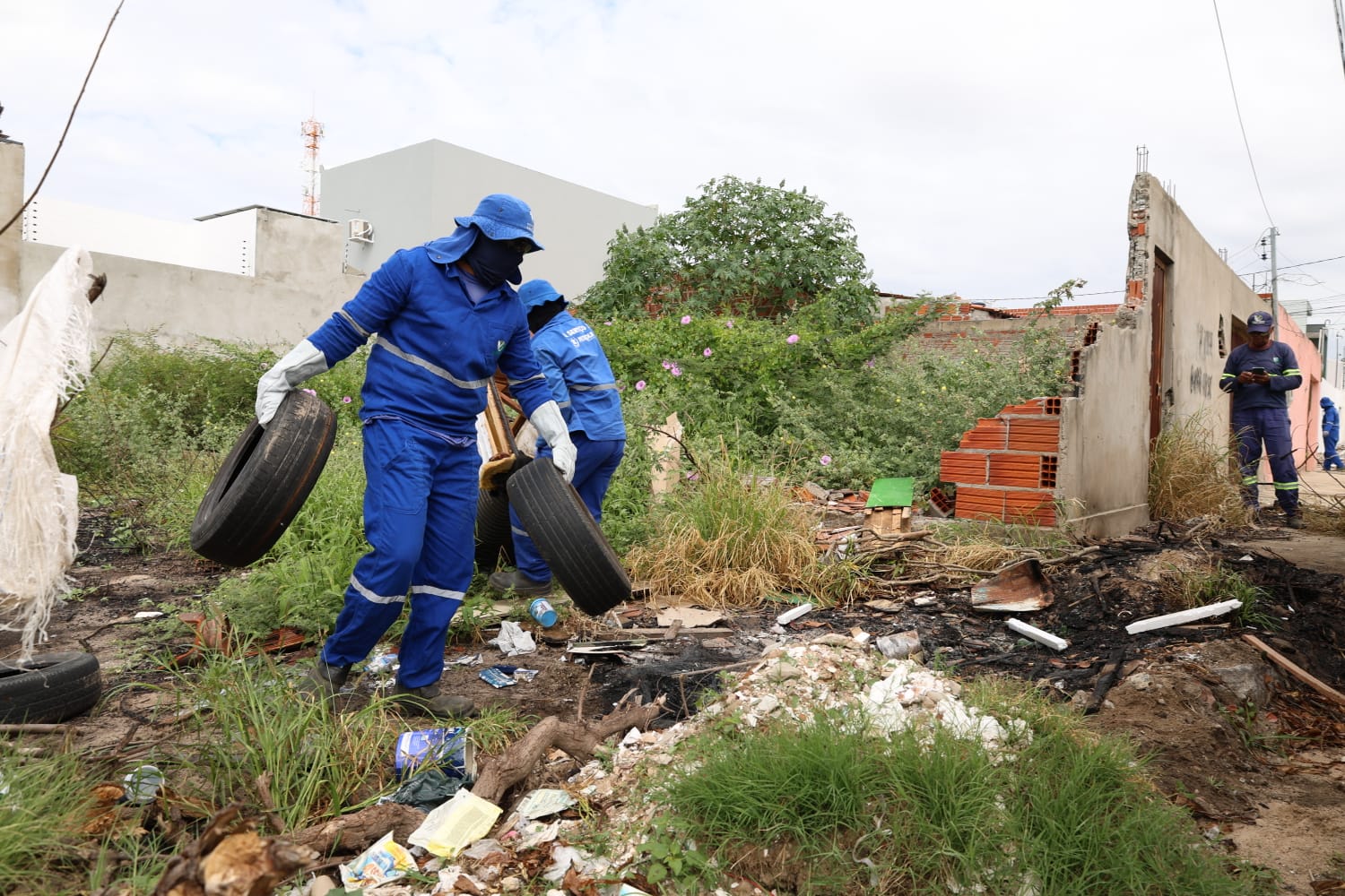 Loteamento Recife recebe operação do Programa Petrolina + Limpa