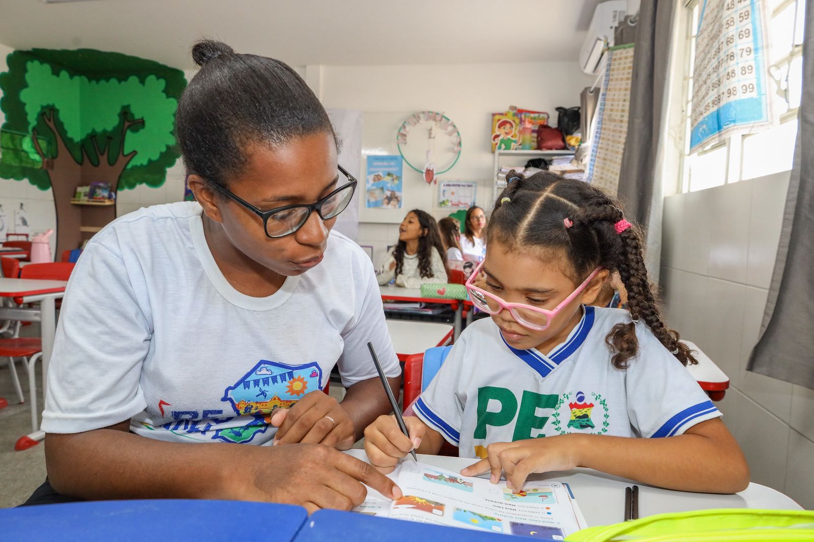 Prefeitura de Petrolina paga Pix Tecnológico para professores e secretários escolares da rede municipal