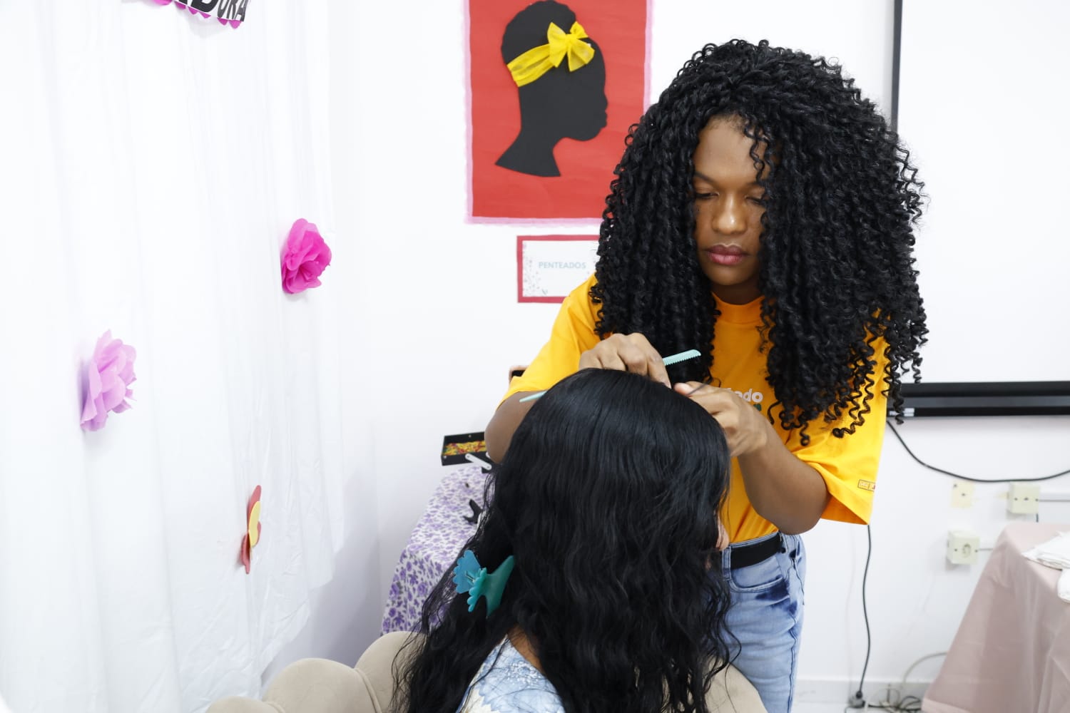 Prefeitura de Petrolina promove ação de acolhimento e cuidado para mulheres atendidas pelo CEAM