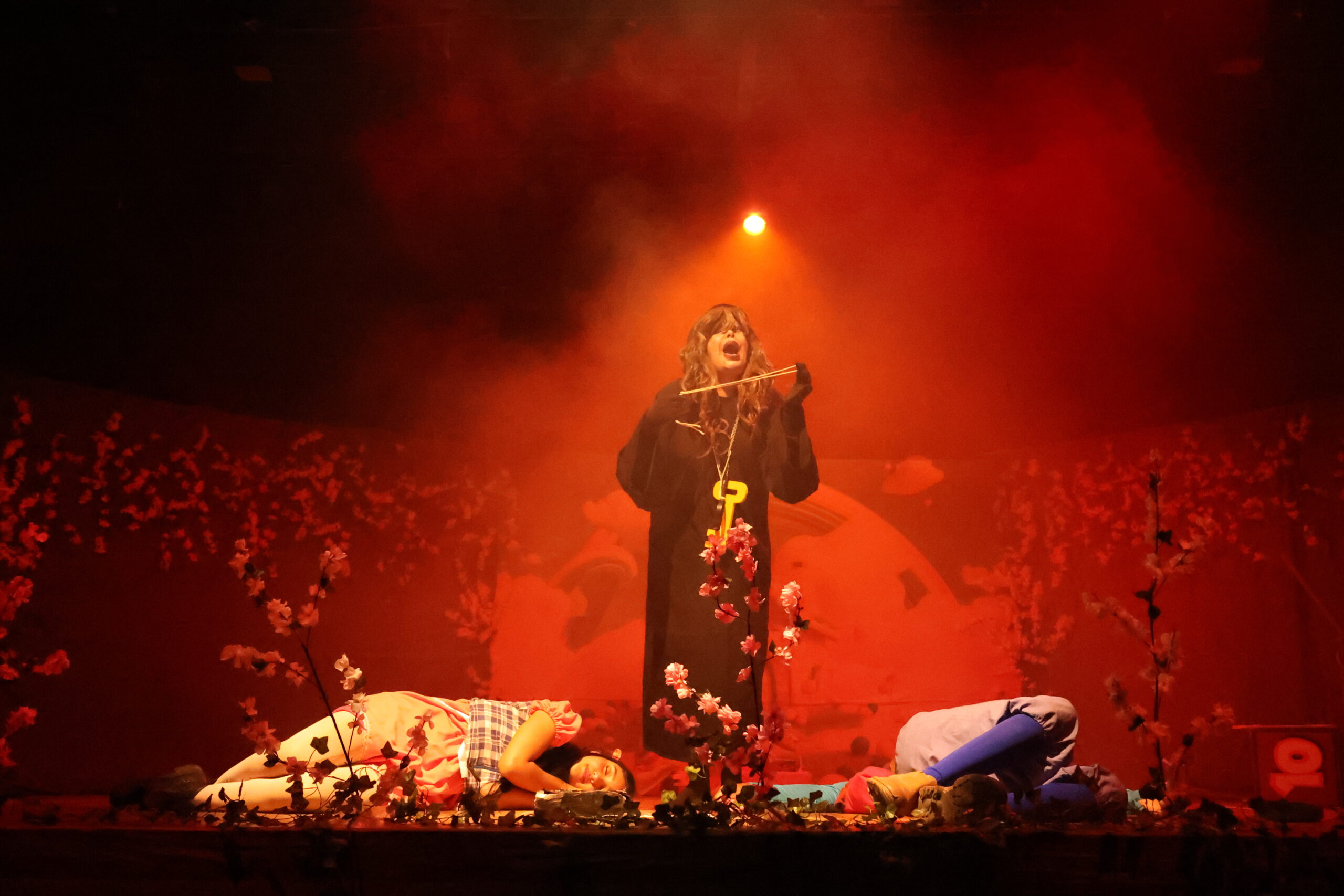 Estudantes e Famílias atípicas da rede municipal de Petrolina celebram a Páscoa com espetáculo teatral