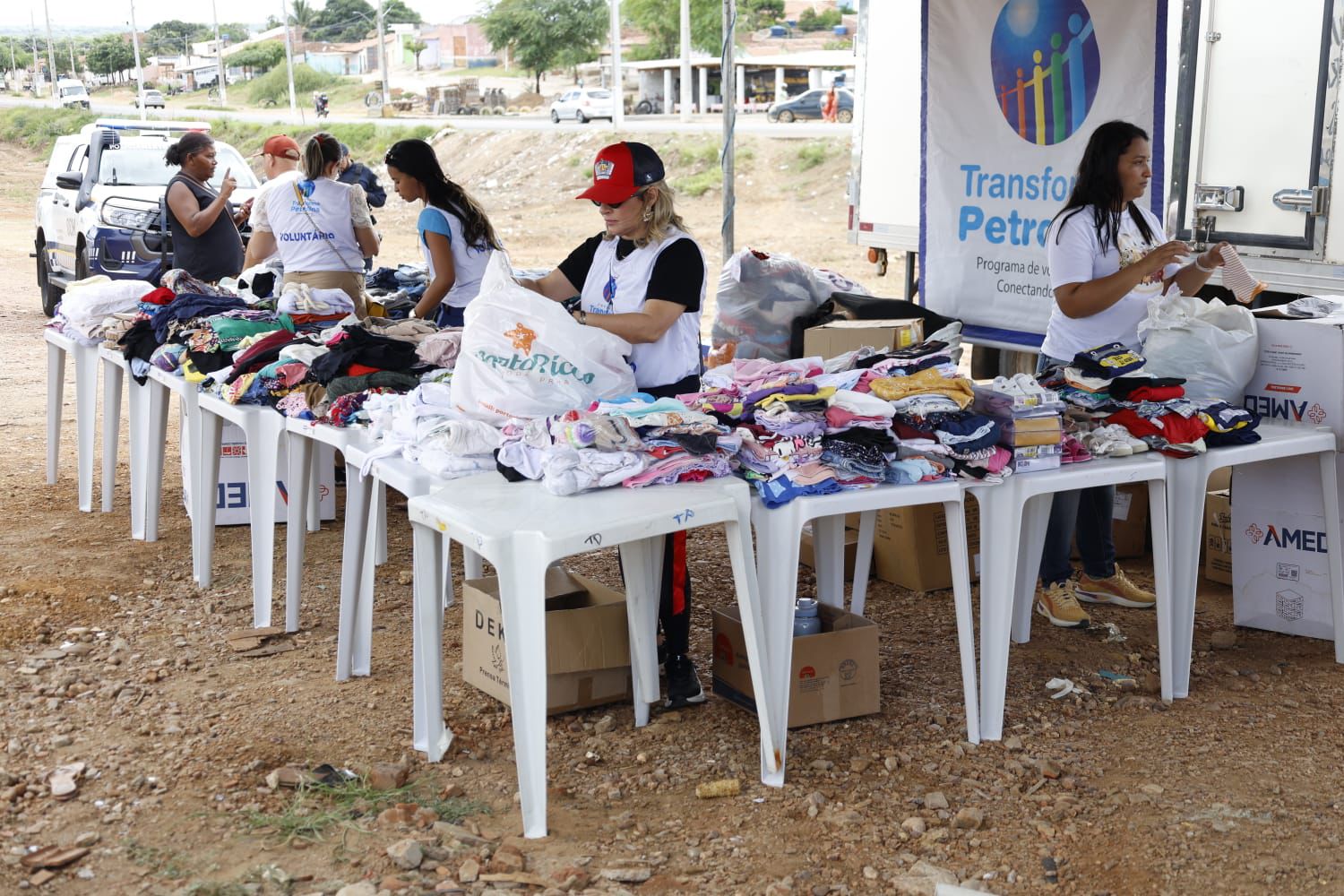 Transforma Petrolina leva serviços de saúde e solidariedade para famílias da Vila São Joaquim